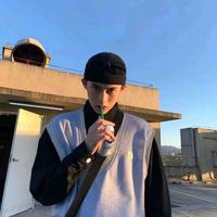辉辉超迷人头像