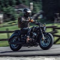 一个爱巡航的大叔头像