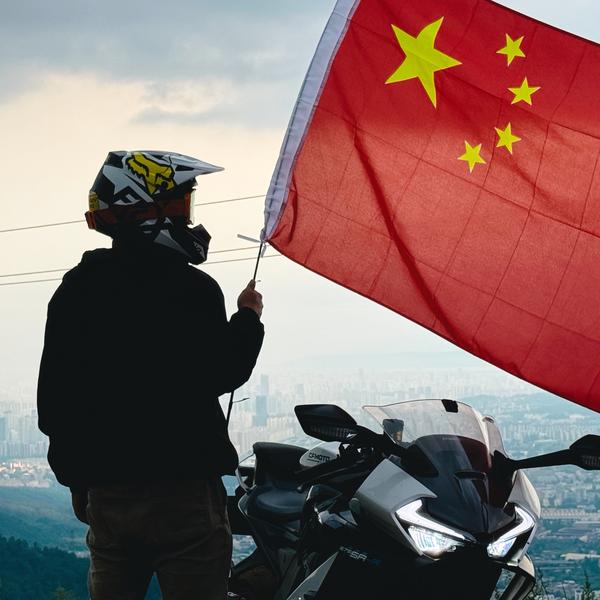 玩摩托的小迪头像