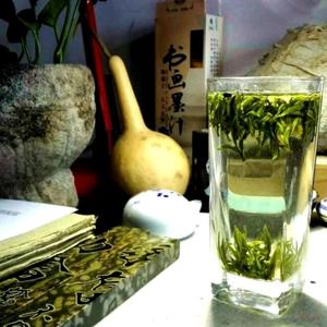 扛着锄头去读书头像