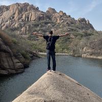 伟君子不凡头像