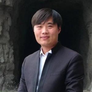 彩马先生头像
