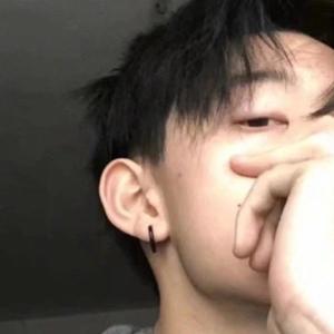 融振启头像