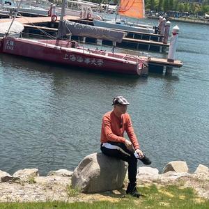 上海本地牙叔polo头像