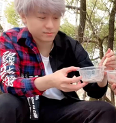 哥们晚饭还没吃的个人资料头像