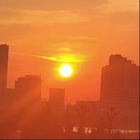 行走在夕阳的黄昏号头像