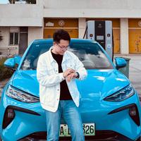 玩车的阿谢头像