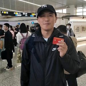 在路上的志愿者头像