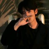 𝒚.池鲤头像