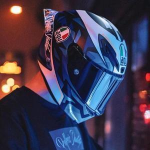 小陈不会压弯头像