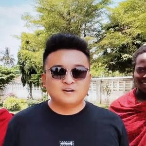 小五在非洲头像
