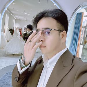 黄先生视爵旅拍头像
