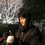 天才在左9825头像