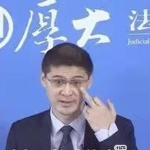 罗翔老师头像