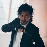 缺烟的45度仰望天空头像