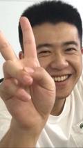 龙山斌少头像